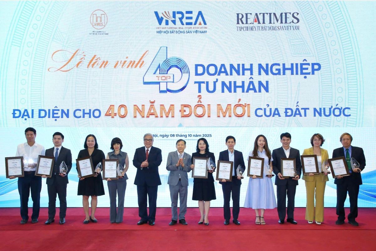 top-403-1759989056.jpg