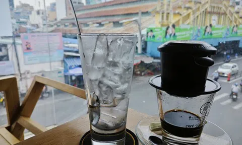 Lý do người Việt vẫn “đi cà phê” mỗi ngày bất chấp kinh tế khó khăn?
