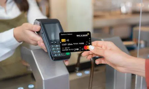 Thẻ tín dụng quốc tế BAC A BANK áp phí 1% giao dịch ngoại tệ
