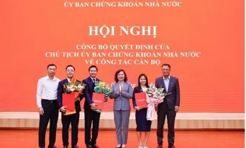 Ủy ban Chứng khoán Nhà nước công bố, trao quyết định bổ nhiệm nhân sự lãnh đạo cấp vụ trưởng