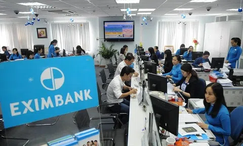 Vợ vừa đăng ký bán cổ phiếu, sếp Eximbank đã bị đề nghị miễn nhiệm