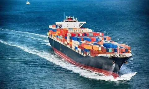 Giá cước vận tải biển tăng mạnh, công ty sở hữu đội tàu container lớn nhất Việt Nam báo lãi tăng bằng lần, cổ phiếu "bốc đầu " lên đỉnh lịch sử