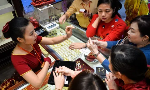 Giá vàng rớt mạnh