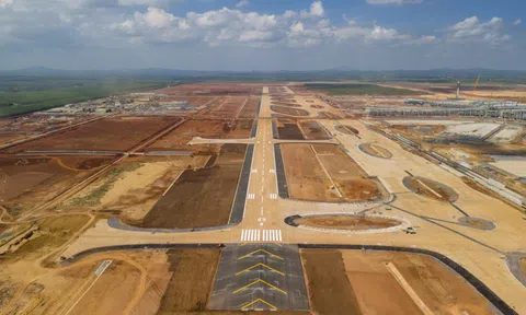 Cận cảnh đường cất hạ cánh sân bay Long Thành vượt tiến độ 3 tháng