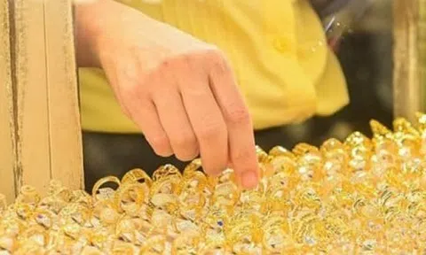 Liên tục đi xuống, giá vàng có thể rơi về mốc 100 triệu đồng/lượng?