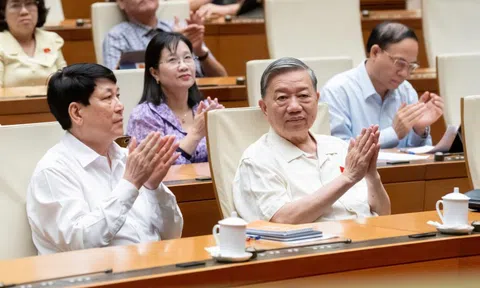 Quốc hội thông qua cơ chế cho DN tư nhân làm đường sắt tốc độ cao