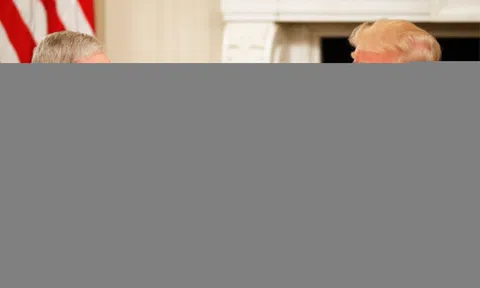 Ông Trump yêu cầu Apple nộp 25% thuế với iPhone không sản xuất ở Mỹ