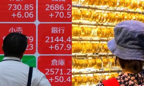 Chứng khoán phập phù, giá vàng tăng rất mạnh