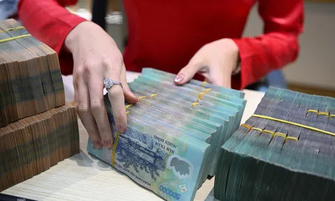 Nợ xấu ngân hàng trên 4%