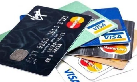 11 loại phí cần biết khi sử dụng thẻ tín dụng: Cẩn trọng để không "nợ chồng nợ"