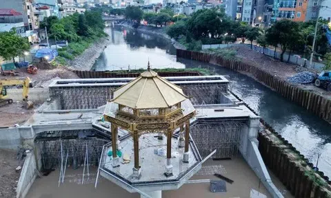 Đập tràn giữ nước có kiến trúc 'lạ mắt' đã hình thành trên sông Tô Lịch
