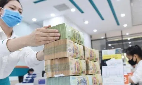 Lãi suất VND liên ngân hàng tăng vọt