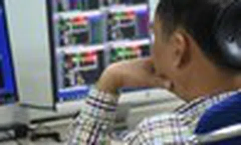 Theo dõi sát các nhóm ngành bất động sản, ngân hàng, chứng khoán và bán lẻ
