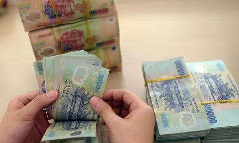 Tín dụng 'nở rộ' vào bất động sản