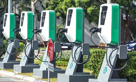Vingroup đề xuất hỗ trợ người dân Hà Nội chuyển đổi sang xe điện: Từ tài chính, thủ tục đến phí sạc pin
