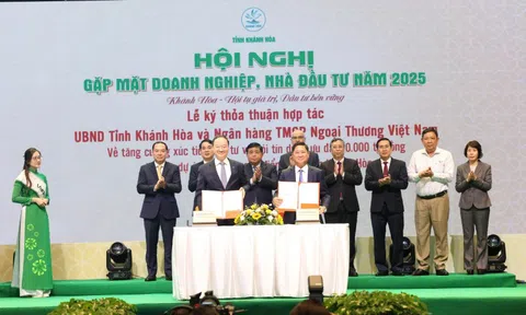 Vietcombank ký kết hợp tác với Khánh Hoà, cam kết “bơm" 50.000 tỷ đồng với lãi suất ưu đãi cho các dự án