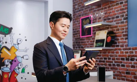 Ông Simon Sim - Phó Chủ tịch kiêm Giám đốc ngành hàng Trải nghiệm Di động Samsung Electronics Việt Nam: “Chúng tôi kiến tạo tương lai bằng trải nghiệm công nghệ toàn diện và cảm hứng sống khác biệt”
