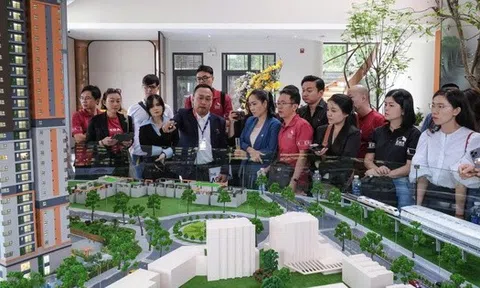 Sẵn sàng “rút hầu bao” với căn hộ, người mua đang toan tính gì giữa bối cảnh giá chung cư neo cao
