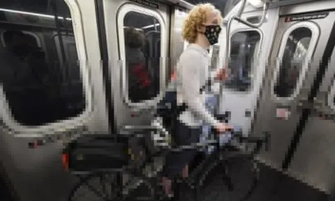 Từ 1/8, người dân được mang xe đạp gấp lên tàu metro số 1 TP.HCM