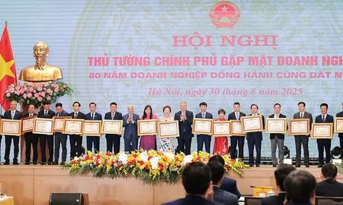 LPBank đón nhận Bằng khen của Thủ tướng tại Hội nghị Doanh nghiệp toàn quốc