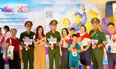 Vikki Bank tặng 1.100 điện thoại thông minh 5G cho người nghèo, lan tỏa niềm vui Quốc khánh