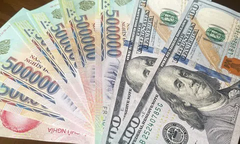 Giá USD tự do tăng mạnh lên 26.900 đồng