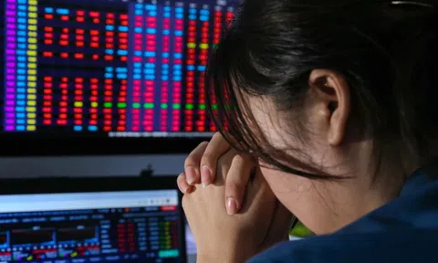VN-Index bất ngờ 'rơi' mạnh từ đỉnh lịch sử