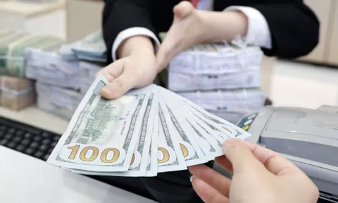 Sáng 6-9, giá đô la Mỹ trên thị trường tự do lần đầu vượt 27.000 đồng