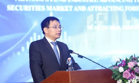 Bộ trưởng Bộ Tài chính đề nghị UBCKNN tập trung thực hiện 5 nhóm giải pháp phát triển thị trường chứng khoán
