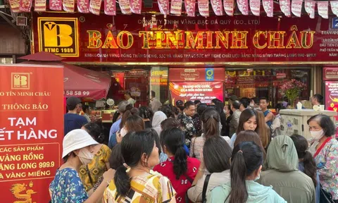 Giá vàng vượt mọi dự báo, khuyến nghị người dân thận trọng
