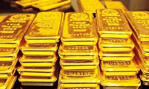 Tối ngày 20/10, giá vàng thế giới tăng vọt và áp sát đỉnh lịch sử