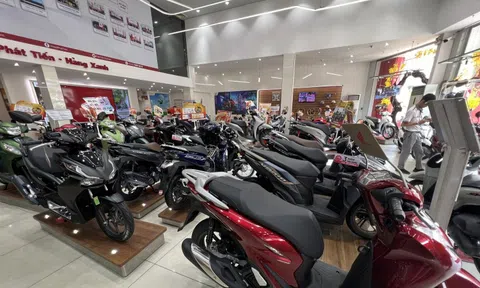 Qua thời hoàng kim, đại lý xe máy chật vật rao bán từng chiếc