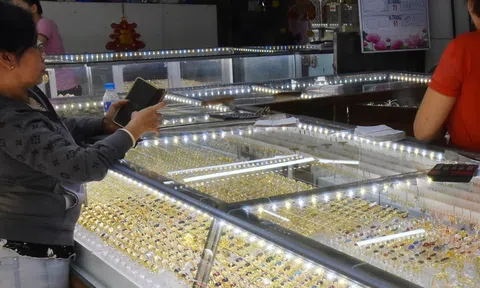 Giá vàng hôm nay, 31-10: Giá vàng thế giới tăng 110 USD