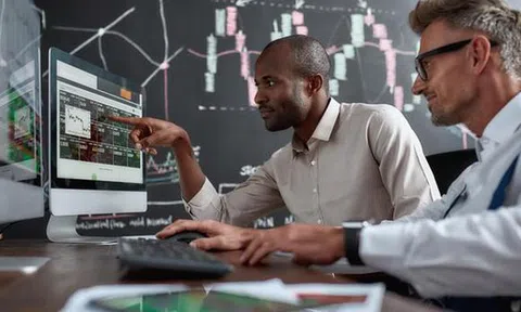 Phiên 3/11: Khối ngoại giảm bán ròng, ngược chiều tung hàng trăm tỷ gom 2 cổ phiếu Bluechips