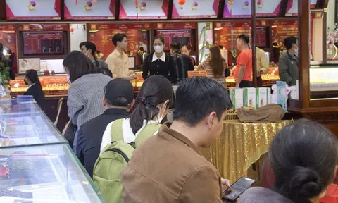 Sàn giao dịch vàng: Chọn mô hình nào?