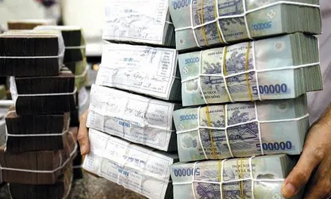 Nhận 2 thùng tiền của nữ doanh nhân, cựu cán bộ TAND Tối cao hầu toà