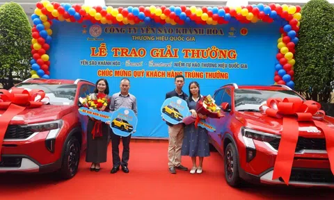 Khách hàng trúng 2 ô tô khi mua Yến sào Khánh Hoà