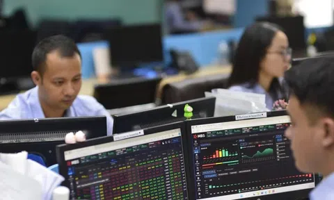 Thanh khoản chứng khoán tiếp tục 'dò đáy'