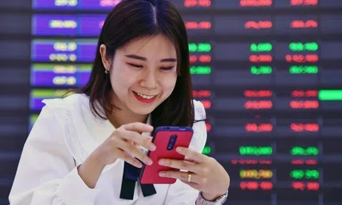 Chứng khoán 'quay xe' bất ngờ