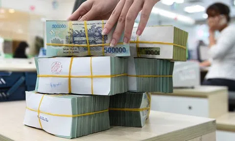 Tiền gửi khách hàng sụt giảm tại nhiều ngân hàng