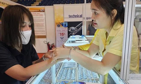 Giá vàng hôm nay 9-11: Diễn biến bất ngờ của vàng miếng