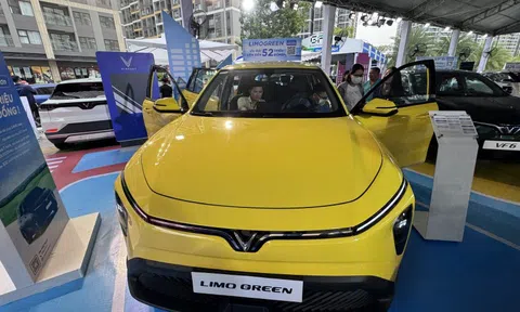 Mẫu MPV 7 chỗ mới nhất của VinFast gây bất ngờ cho giới chạy xe dịch vụ