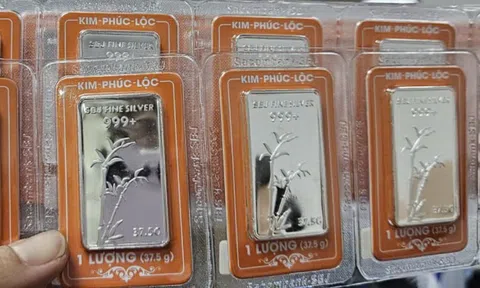 Giá bạc hôm nay 15-11 giảm rất mạnh, giới đầu tư "sốc nặng"
