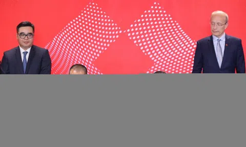 Techcombank 'bắt tay' phân phối bảo hiểm cho Techcom Life