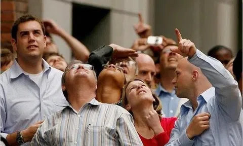 VN-Index bất ngờ đảo chiều hồi phục với thanh khoản thấp: Đáy quanh đây hay chỉ là nhịp "bull trap"?