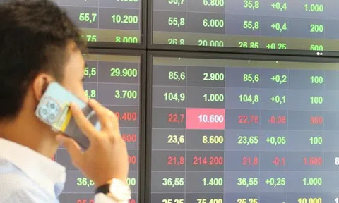 Chứng khoán Việt Nam ngày 18-11 ngược dòng thế giới, cổ phiếu Vingroup tiếp tục tăng