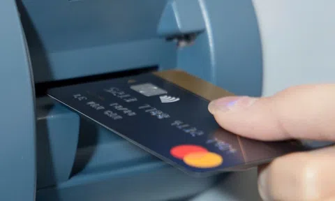 Thông tin quan trọng chủ thẻ tín dụng nên biết trước khi quá muộn