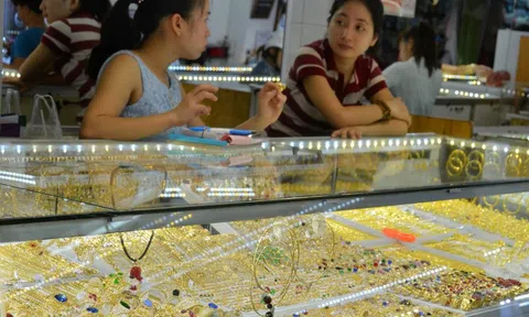 Giá vàng hôm nay 19-11: Tăng mạnh trở lại