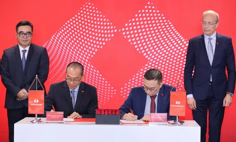 Techcombank 'bắt tay' phân phối bảo hiểm cho Techcom Life