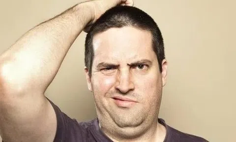 Chủ tịch và Tổng Giám đốc thoái gần hết vốn, cổ phiếu "bốc đầu" tăng kịch trần